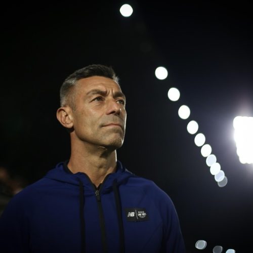 Pedro Caixinha Expressa Insatisfação com Desempenho do Bragantino Apesar da Vitória na Sul-Americana