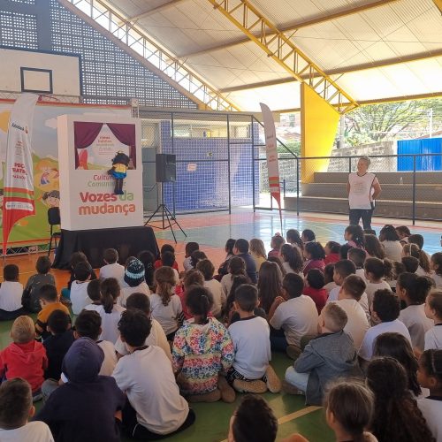 Projeto em escolas públicas de SP e MG usa teatro para incentivar crianças a refletirem sobre sustentabilidade